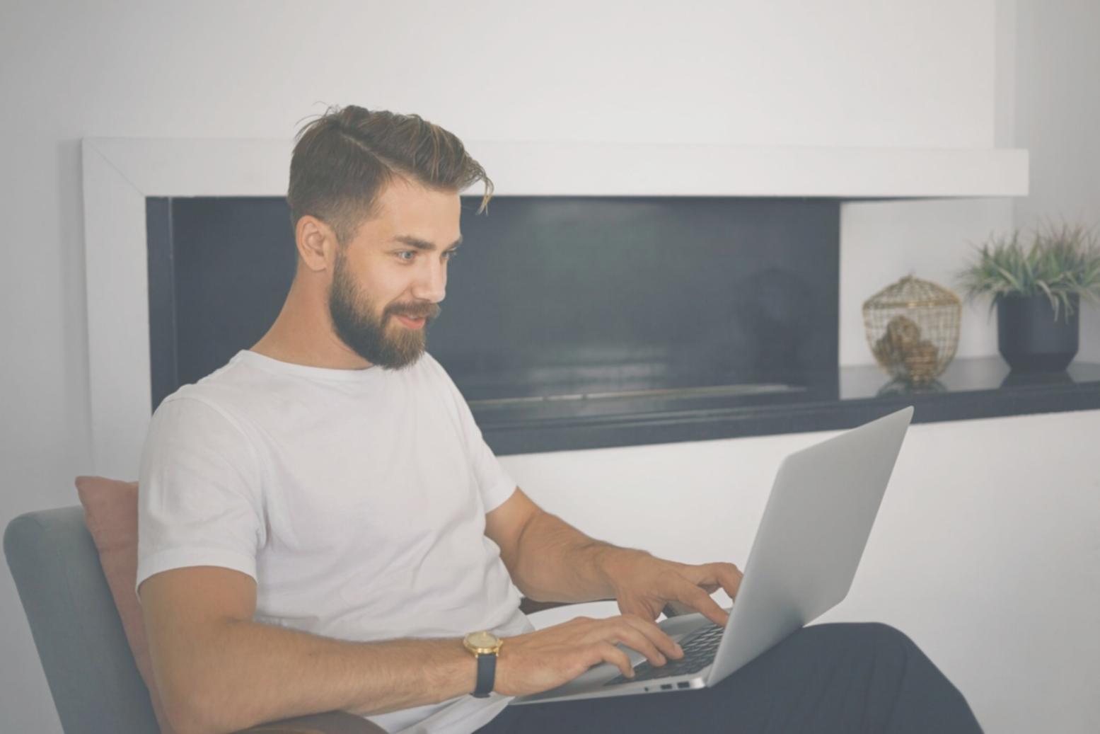 Professionelle Makeup-Anwendung mit verschiedenen Hauttypen